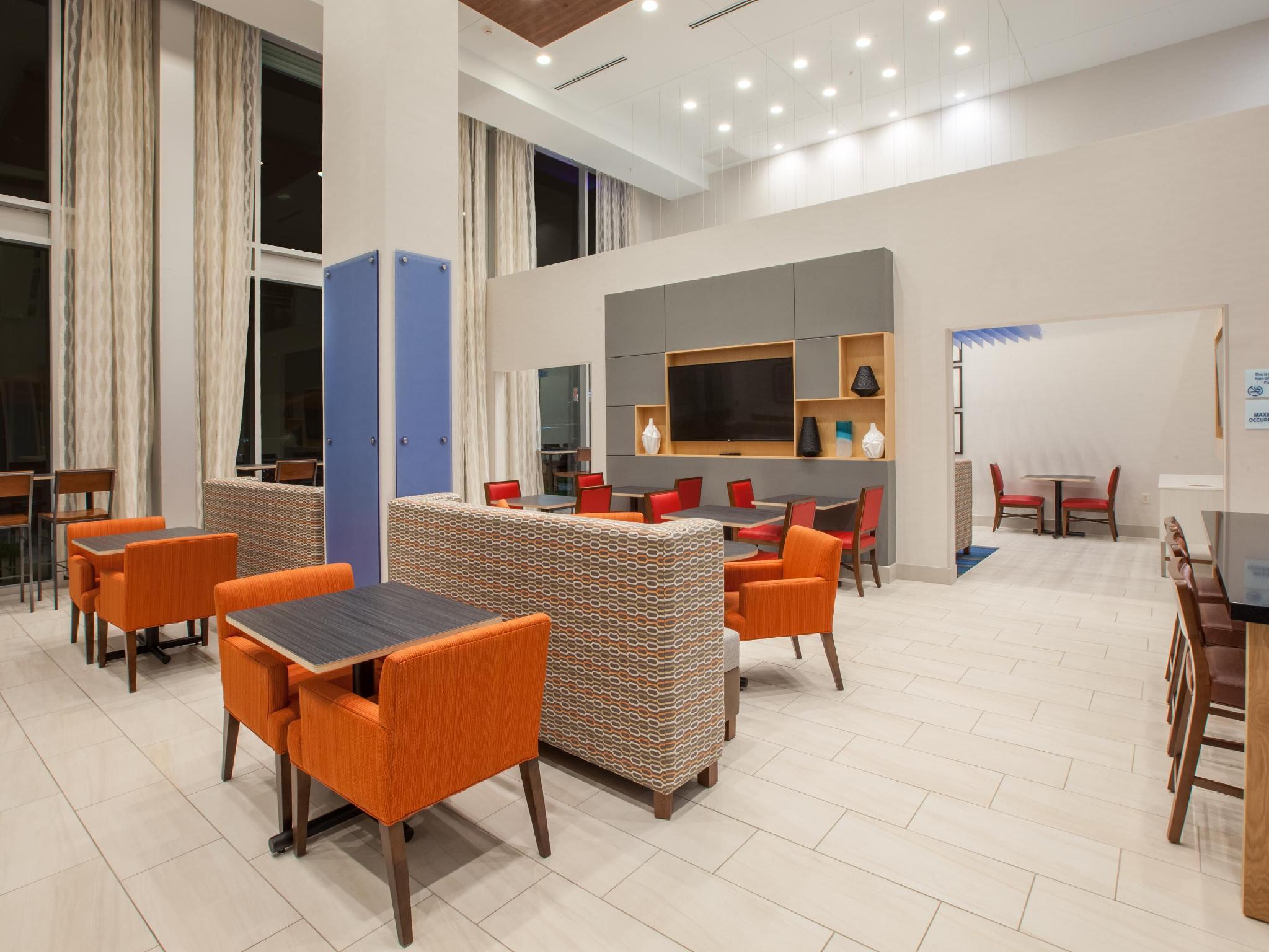 Holiday Inn Express & Suites - Indianapolis Ne - Ноблсвилл Экстерьер фото