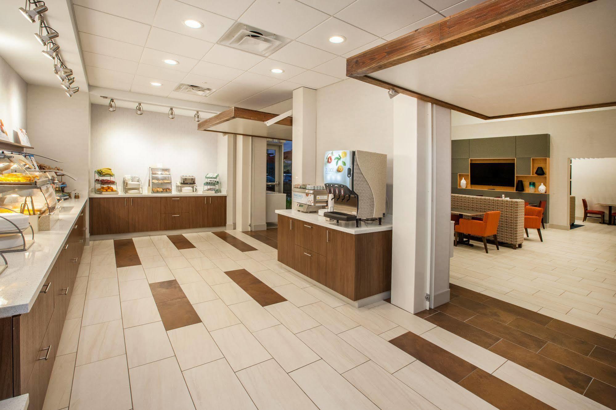 Holiday Inn Express & Suites - Indianapolis Ne - Ноблсвилл Экстерьер фото